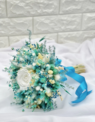 Set buchet cocarda si lumanari cu trandafiri criogenati si plante naturale criogenate si cu lumanari tip fagure - Alb Turquoise 