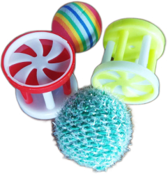 Set 4 piese jucarii pentru pisici 2 mingiute si 2 role cu clopotei 3.5-4cm Ropet