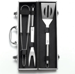 Adler AD 6729 Set de ustensile pentru gratar 4 bucati otel inoxidabil carcasa din aluminiu gauri pentru agatat argintiu 
