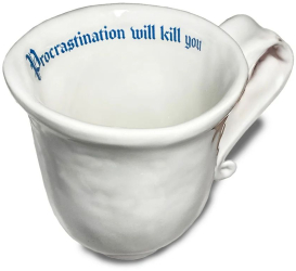 Cana ceramica Incartato Ceramics Procrastination 350 ml alb