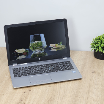 Laptop Second Hand HP 250 G6 Procesor I3 6006U Memorie RAM 8 GB SSD 256 GB NVME Windows 10 Pro DVD/RW Webcam US/UK Baterie noua Ecran 15.6 