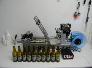 Masina de etichetat sticle de bere 300ml 