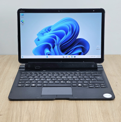 Laptop 2 in 1 Refurbished FUJITSU STYLISTIC Q7310 Procesor I5 10210U Memorie RAM 8 GB SSD 256 GB NVME Windows 11 Pro Webcam front/back