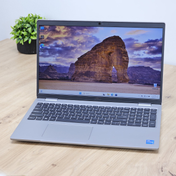 Laptop Second Hand DELL LATITUDE 5520 Procesor I5 1135G7 Memorie RAM 16 GB SSD 256 GB NVME Windows 11 Pro Webcam US Backlight Ecran 15 6 