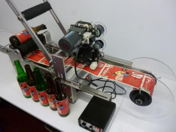 Masina de etichetat semiautomata 