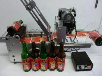 Masina de etichetat sticle de bere 500 ml 