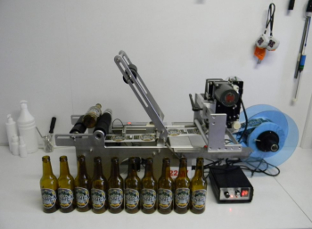 Masina de etichetat cu sistem print data lot 