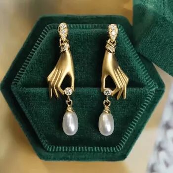 Cercei stil vintage placati cu aur de 18 K cu perla si cristale de zirconiu