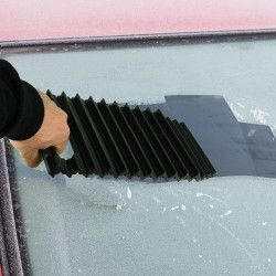 Banda auto antiderapanta si racleta curatare parbriz 2 in 1 negru DGI3930