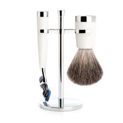 Set de barbierit cu aparat de ras Fusion si pamatuf din par de bursuc cu maner de rasina S81M147F 