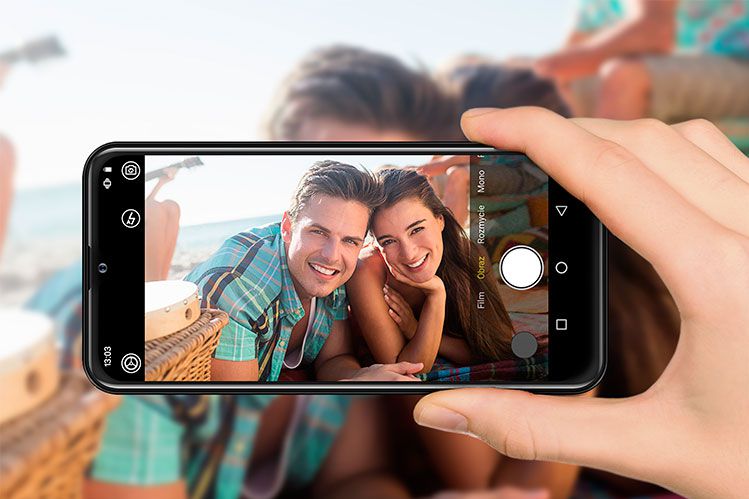 Smartphone cu doua camere Smartphone cu doua camere