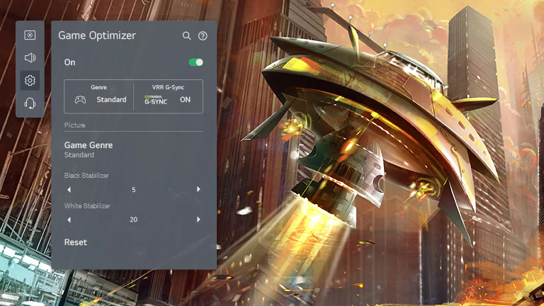 Un ecran TV care afisează o fotografiere o navă spatială care atacă un oras si functia Game Optimizer de la LG OLED de pe partea stângă, care reglează setarea jocului.