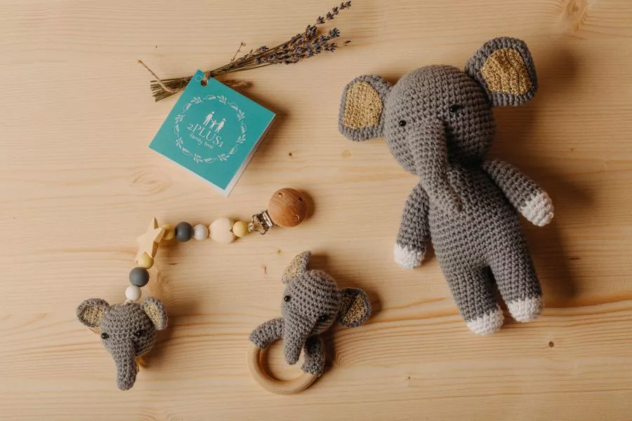 Suffix Moment Strip off Set cadou bebelus nou nascut jucarii crosetate elefant crosetat inel la  CEL.ro