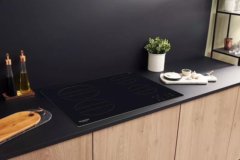 Hotpoint HR 632 B Electrica 4 zone de gatire Control Touch Sticla Negru | Plita vitroceramica HR632B