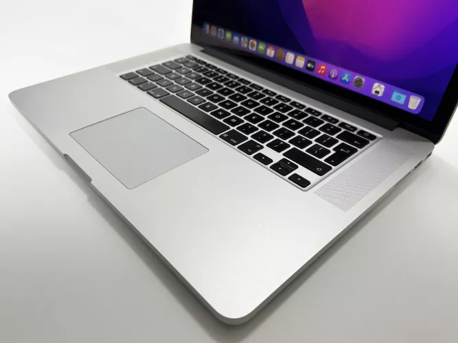 Laptop MacBook Pro 15.4 inch i7 16 GB RAM 256 GB SSD Baterie 1