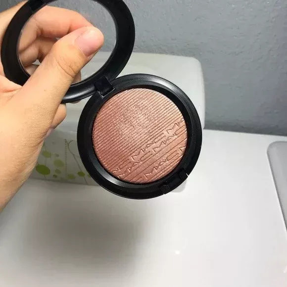 Pudra iluminatoare MAC Extra Dimension Skinfinish Lumiere
