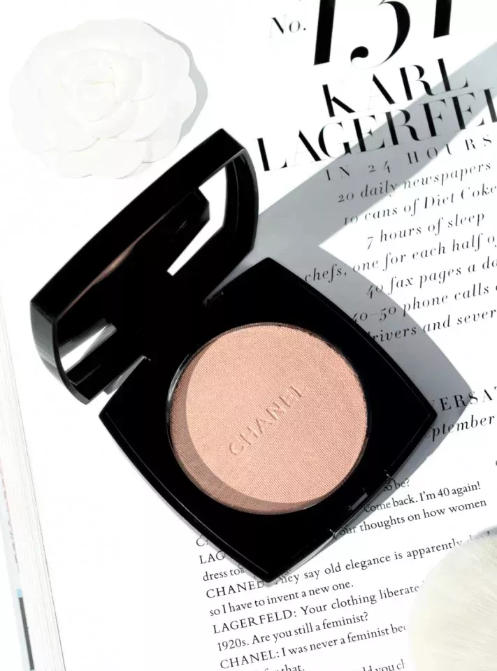 Pudra luminoasa translucida Chanel Poudre Lumiere Highlighting