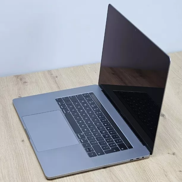 Apple MacBook Pro 15 1/A1990 Refurbished I7-8750H 16 GB RAM 512 GB