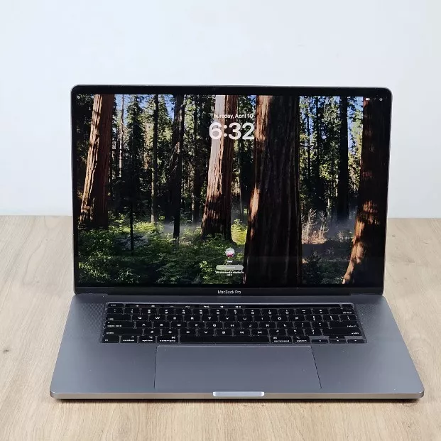 パソコン Mac 13.3インチMacBook Air [整備済製品] 8コアCPUと8コアGPUを搭載した