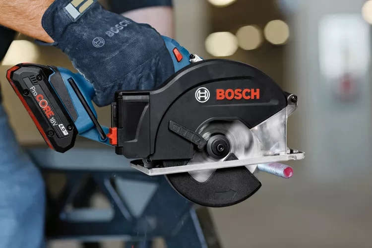 Fierastrau circular pe acumulator Bosch Professional GKM 18V-50, 18 V, 136 mm diametru pânză, 4250 RPM, pânză fierastrau, limitator paralel, — imaginea 4