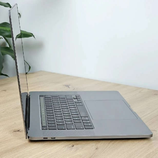 Apple MacBook Pro 16 1/A2141 Refurbished I7-9750H 16 GB RAM 512 GB