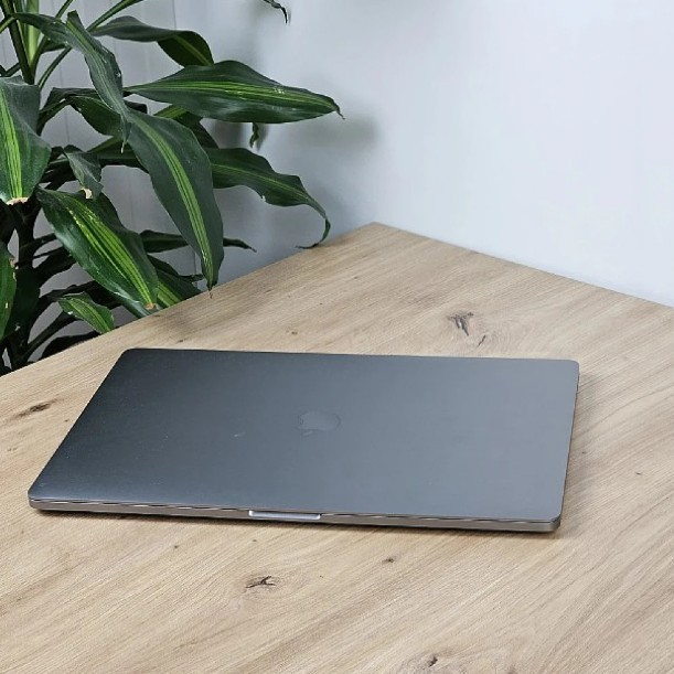 Apple MacBook Pro 16 1/A2141 Refurbished I7-9750H 16 GB RAM 512 GB